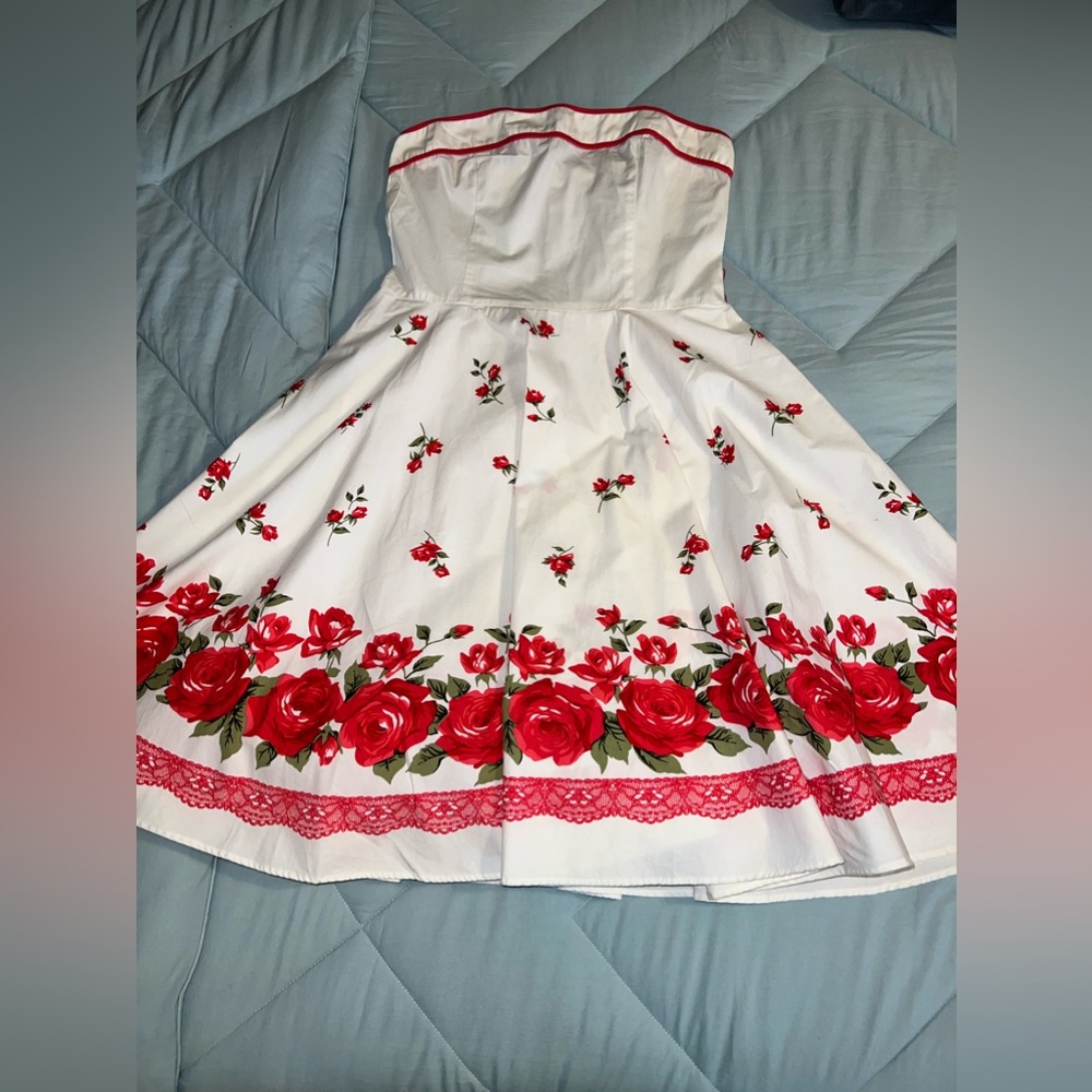 Boutique strapless dress white with Roses